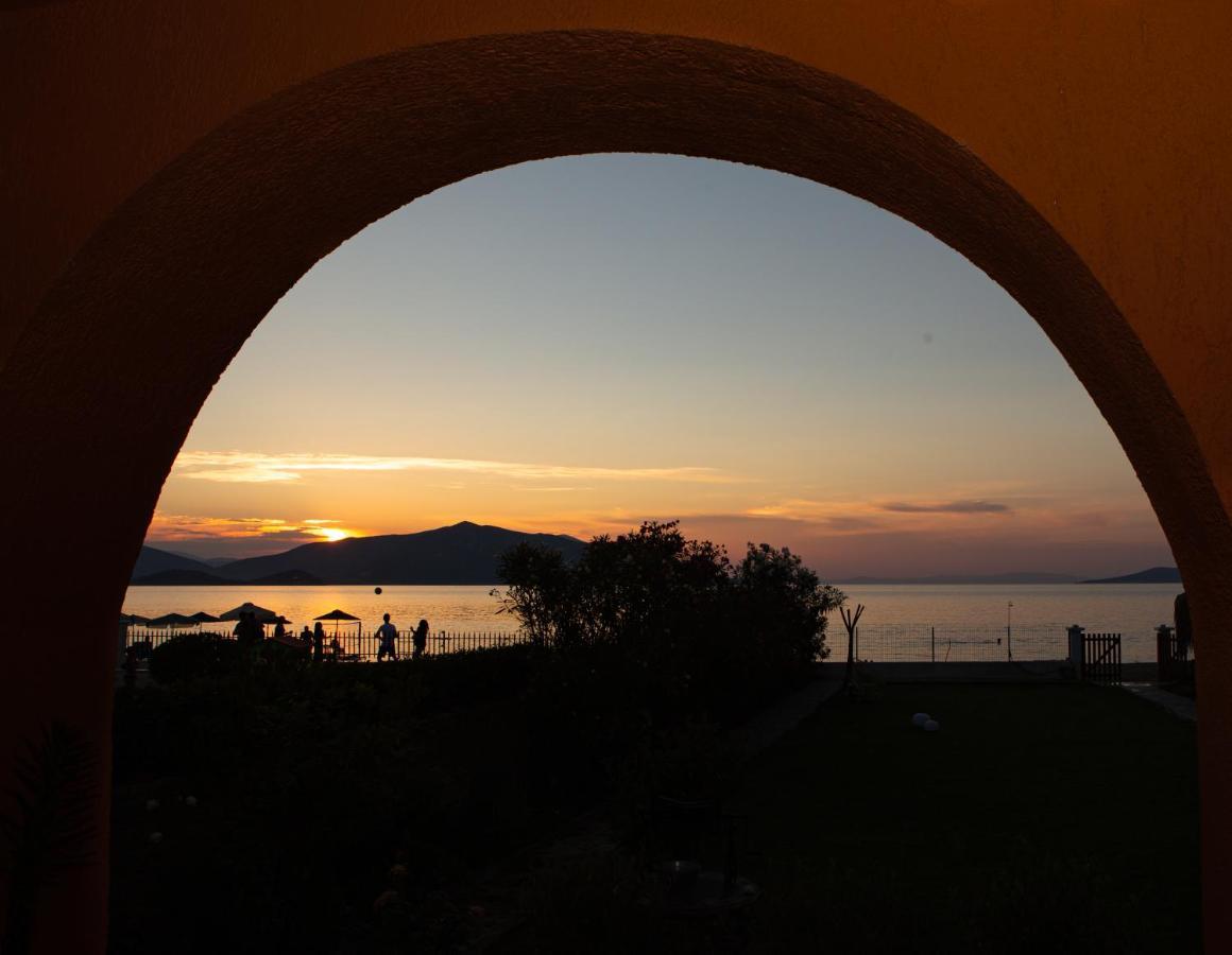 Pampas Seafront Villa, 6 Bedrooms, North Evvoia Kanatadhika Luaran gambar